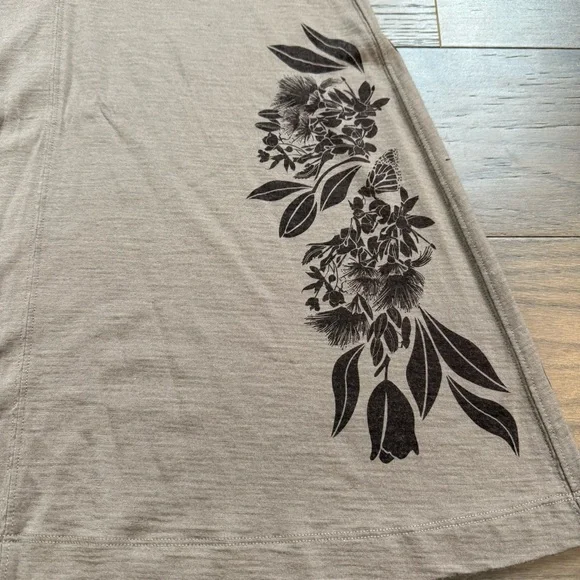 Icebreaker Skirt Sz Medium. Tan with Brown Floral Print - Picture 2 of 10